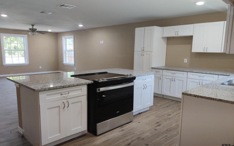 208 Lenox, Pittsburg, TX 75686, 3 Bedrooms Bedrooms, ,2 BathroomsBathrooms,Residential,For Sale,208 Lenox,25005592