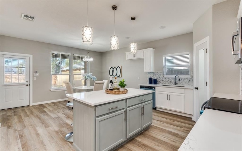 1616 Lindsey Street, Fort Worth, TX 76105, 4 Bedrooms Bedrooms, ,2 BathroomsBathrooms,Residential,For Sale,1616 Lindsey Street,0,21114901