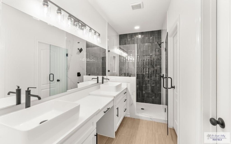 120 MARIGOLD DR, LOS FRESNOS, TX 78566, 3 Habitaciones Habitaciones , ,2 BañosBaños,Residential,En Venta,120 MARIGOLD DR,0,29768837