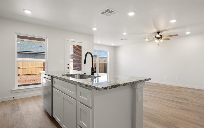 13901 Flint Avenue, Lubbock, TX 79423, 3 Habitaciones Habitaciones , ,2 BañosBaños,Residential,En Venta,13901 Flint Avenue,0,202563216