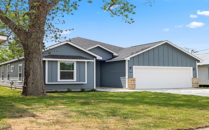 1005 Bonham Street, Columbus, TX 78934, 3 Bedrooms Bedrooms, ,2 BathroomsBathrooms,Residential,For Sale,1005 Bonham Street,0,150525