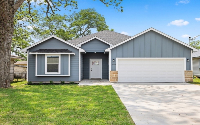 1005 Bonham Street, Columbus, TX 78934, 3 Bedrooms Bedrooms, ,2 BathroomsBathrooms,Residential,For Sale,1005 Bonham Street,0,150525