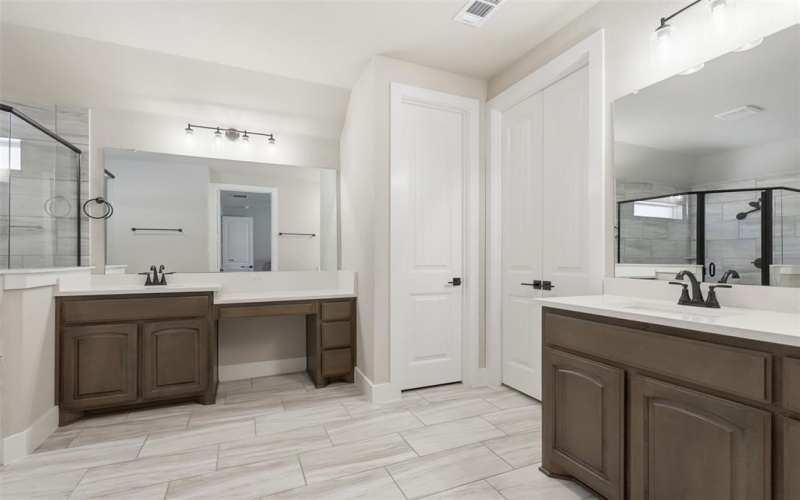 2021 Crystal Palace Boulevard, Alvarado, TX 76009, 4 Habitaciones Habitaciones , ,2 BañosBaños,Residential,En Venta,2021 Crystal Palace Boulevard,0,21098914