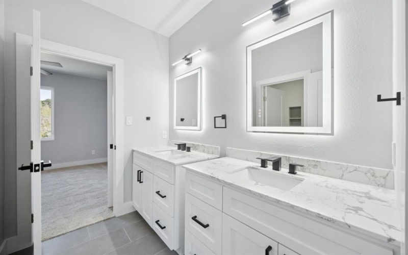 2415 Valley View Drive, Cedar Hill, TX 75104, 4 Habitaciones Habitaciones , ,5 BañosBaños,Residential,En Venta,2415 Valley View Drive,0,21103905