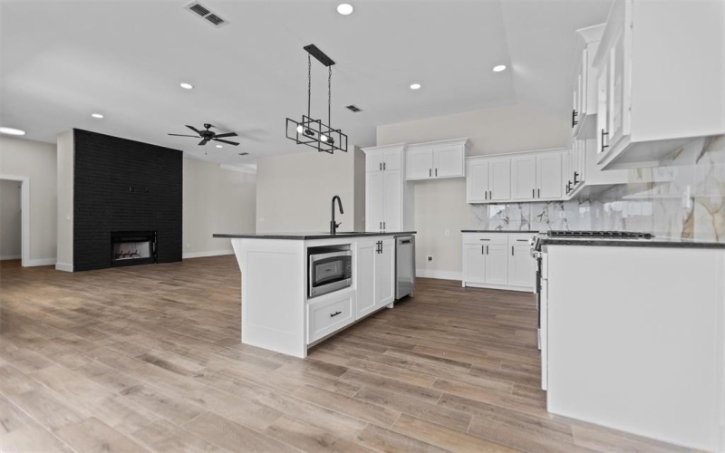 16413 Clearview Drive, Lindale, TX 75771, 4 Bedrooms Bedrooms, ,2 BathroomsBathrooms,Residential,For Sale,16413 Clearview Drive,0,21115863