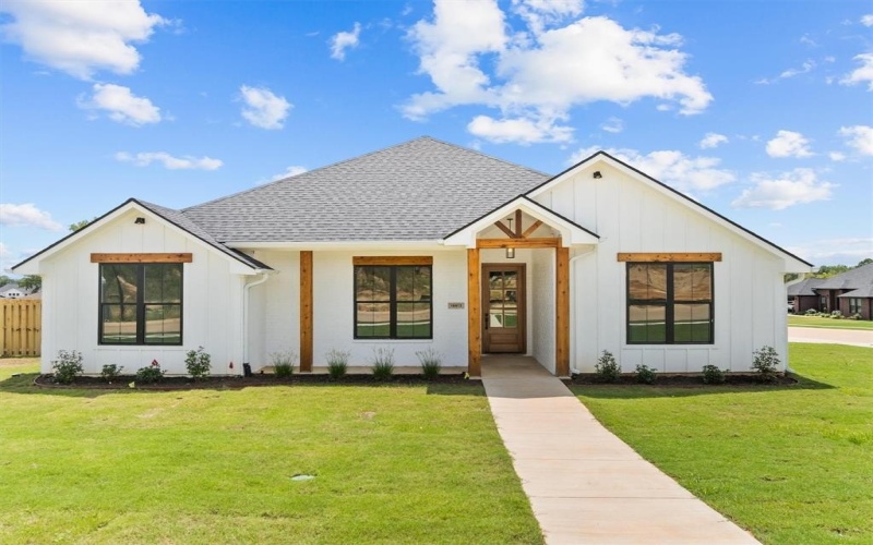 16413 Clearview Drive, Lindale, TX 75771, 4 Bedrooms Bedrooms, ,2 BathroomsBathrooms,Residential,For Sale,16413 Clearview Drive,0,21115863