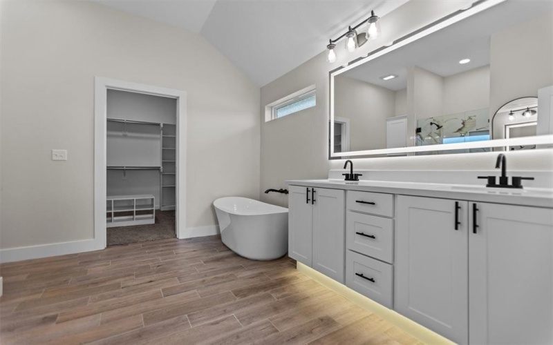 16413 Clearview Drive, Lindale, TX 75771, 4 Bedrooms Bedrooms, ,2 BathroomsBathrooms,Residential,For Sale,16413 Clearview Drive,0,21115863