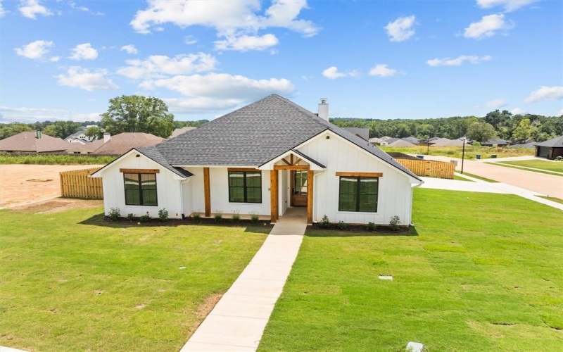 16413 Clearview Drive, Lindale, TX 75771, 4 Bedrooms Bedrooms, ,2 BathroomsBathrooms,Residential,For Sale,16413 Clearview Drive,0,21115863