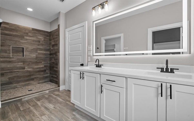 16410 Crossing Circle, Lindale, TX 75771, 4 Bedrooms Bedrooms, ,2 BathroomsBathrooms,Residential,For Sale,16410 Crossing Circle,0,21115358