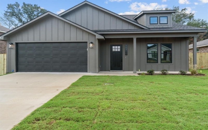 16410 Crossing Circle, Lindale, TX 75771, 4 Bedrooms Bedrooms, ,2 BathroomsBathrooms,Residential,For Sale,16410 Crossing Circle,0,21115358