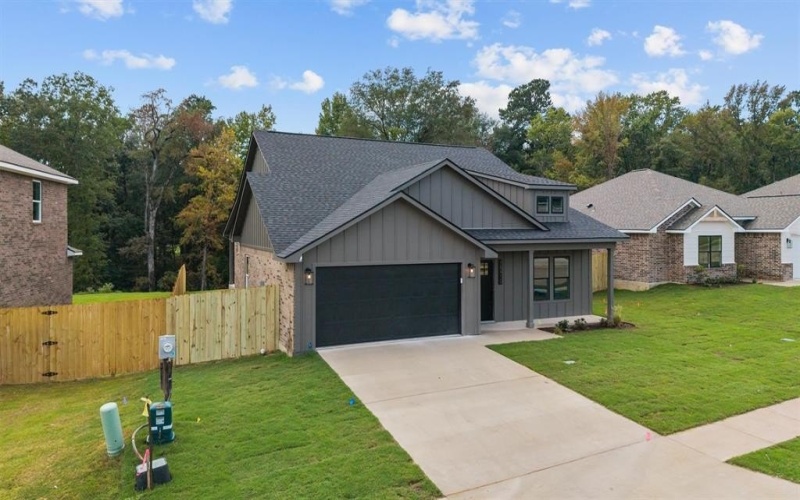 16410 Crossing Circle, Lindale, TX 75771, 4 Bedrooms Bedrooms, ,2 BathroomsBathrooms,Residential,For Sale,16410 Crossing Circle,0,21115358