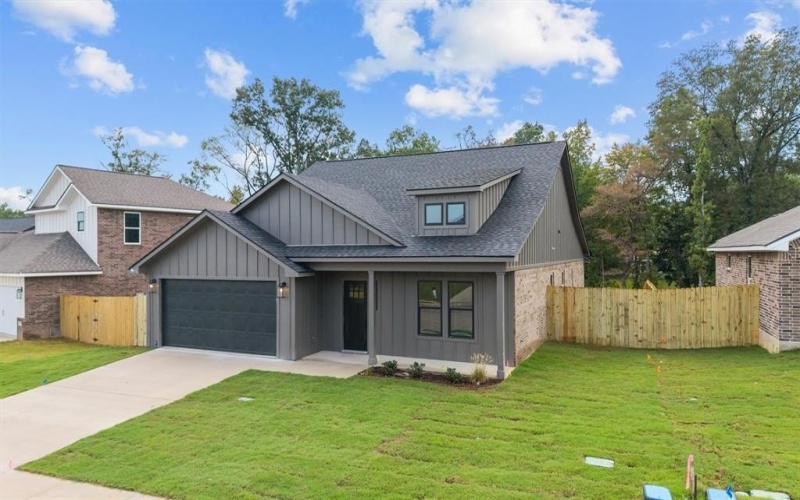 16410 Crossing Circle, Lindale, TX 75771, 4 Bedrooms Bedrooms, ,2 BathroomsBathrooms,Residential,For Sale,16410 Crossing Circle,0,21115358