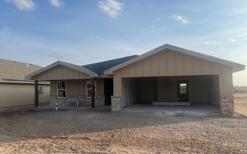 1013 Claborne Court, San Angelo, TX 76903, 3 Bedrooms Bedrooms, ,2 BathroomsBathrooms,Residential,For Sale,1013 Claborne Court,0,129831