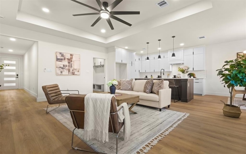 10822 Castolon Drive, Dallas, TX 75228, 3 Bedrooms Bedrooms, ,2 BathroomsBathrooms,Residential,For Sale,10822 Castolon Drive,0,21090250