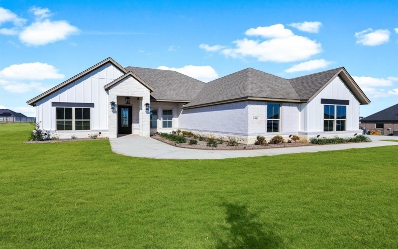 1061 Uplift Drive, Weatherford, TX 76087, 4 Bedrooms Bedrooms, ,3 BathroomsBathrooms,Residential,For Sale,1061 Uplift Drive,0,21112944