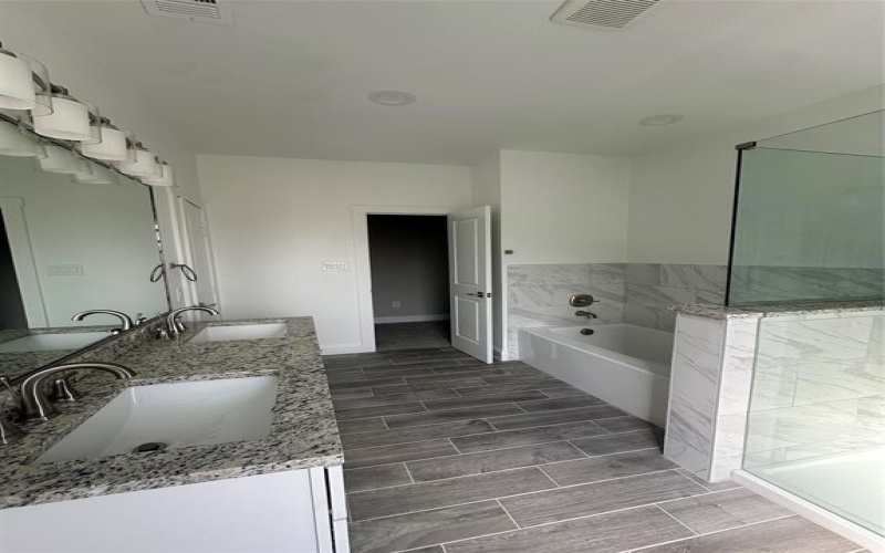 1406 Diceman Avenue, Dallas, TX 75203, 4 Habitaciones Habitaciones , ,3 BañosBaños,Residential,En Venta,1406 Diceman Avenue,0,21116070