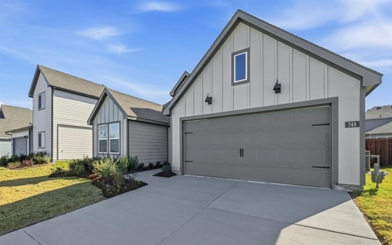 749 Lantana Lane, Pilot Point, TX 76258, 3 Bedrooms Bedrooms, ,2 BathroomsBathrooms,Residential,For Sale,749 Lantana Lane,0,21116113