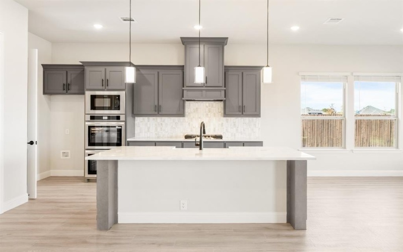 933 Cannes Drive, Red Oak, TX 75154, 5 Habitaciones Habitaciones , ,5 BañosBaños,Residential,En Venta,933 Cannes Drive,0,21116840