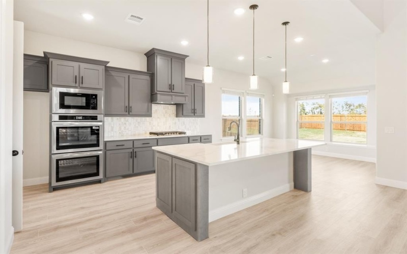 933 Cannes Drive, Red Oak, TX 75154, 5 Habitaciones Habitaciones , ,5 BañosBaños,Residential,En Venta,933 Cannes Drive,0,21116840