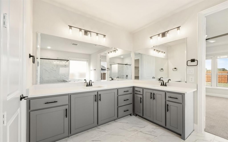 933 Cannes Drive, Red Oak, TX 75154, 5 Habitaciones Habitaciones , ,5 BañosBaños,Residential,En Venta,933 Cannes Drive,0,21116840