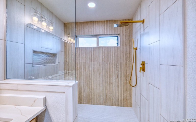 6 Rio Seco, Uvalde, TX 78801, 3 Bedrooms Bedrooms, ,2 BathroomsBathrooms,Residential,For Sale,6 Rio Seco,0,1924004