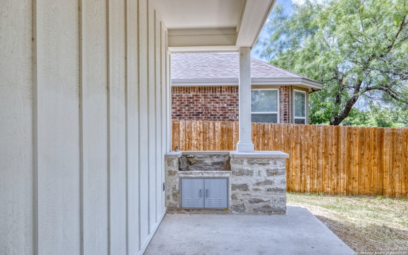 6 Rio Seco, Uvalde, TX 78801, 3 Bedrooms Bedrooms, ,2 BathroomsBathrooms,Residential,For Sale,6 Rio Seco,0,1924004