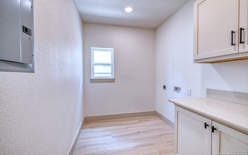 6 Rio Seco, Uvalde, TX 78801, 3 Bedrooms Bedrooms, ,2 BathroomsBathrooms,Residential,For Sale,6 Rio Seco,0,1924004