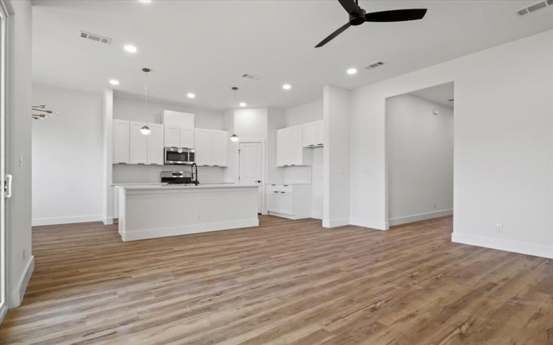 726 Pangburn, Grand Prairie, TX 75051, 4 Habitaciones Habitaciones , ,2 BañosBaños,Residential,En Venta,726 Pangburn,0,21115783