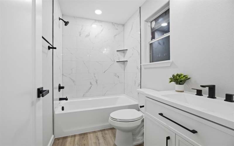 214 W Madison Street, Hillsboro, TX 76645, 3 Bedrooms Bedrooms, ,2 BathroomsBathrooms,Residential,For Sale,214 W Madison Street,0,21115970