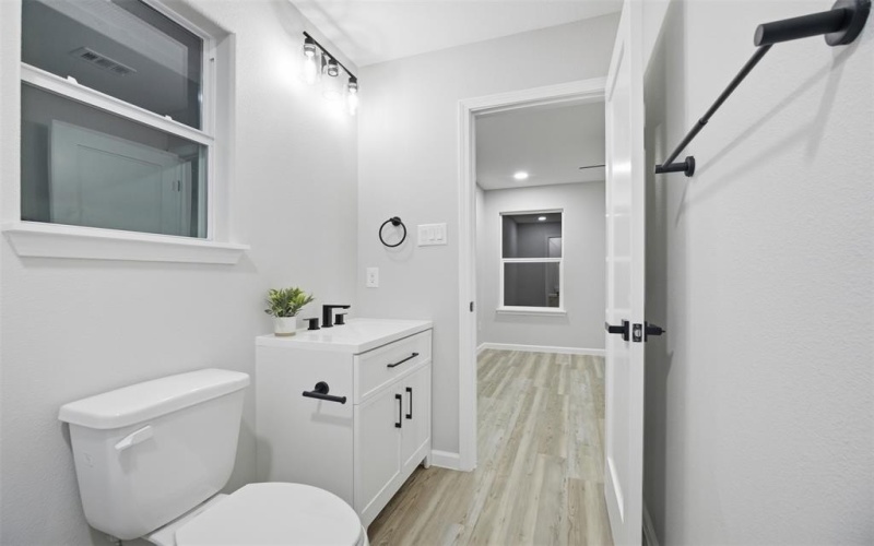 214 W Madison Street, Hillsboro, TX 76645, 3 Bedrooms Bedrooms, ,2 BathroomsBathrooms,Residential,For Sale,214 W Madison Street,0,21115970