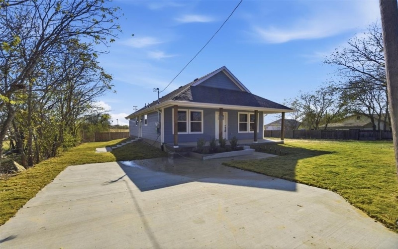214 W Madison Street, Hillsboro, TX 76645, 3 Bedrooms Bedrooms, ,2 BathroomsBathrooms,Residential,For Sale,214 W Madison Street,0,21115970