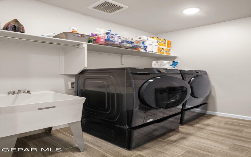 951 MUKER Place, El Paso, TX 79928, 4 Habitaciones Habitaciones , ,2 BañosBaños,Residential,En Venta,951 MUKER Place,0,933985