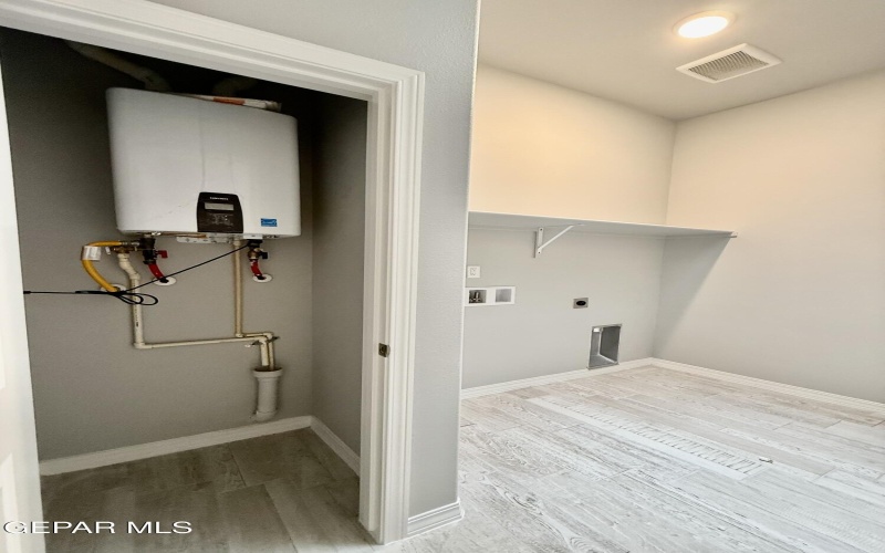 15136 AMBITION Avenue, El Paso, TX 79938, 5 Habitaciones Habitaciones , ,3 BañosBaños,Residential,En Venta,15136 AMBITION Avenue,0,934011