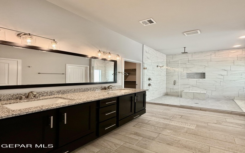 15136 AMBITION Avenue, El Paso, TX 79938, 5 Habitaciones Habitaciones , ,3 BañosBaños,Residential,En Venta,15136 AMBITION Avenue,0,934011