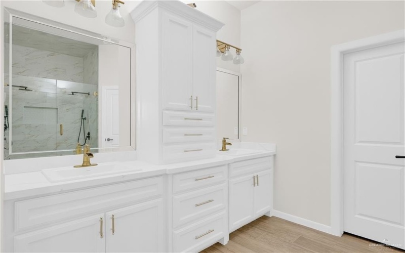 8015 N 48th Lane, McAllen, TX 78504, 4 Bedrooms Bedrooms, ,3 BathroomsBathrooms,Residential,For Sale,8015 N 48th Lane,0,487484