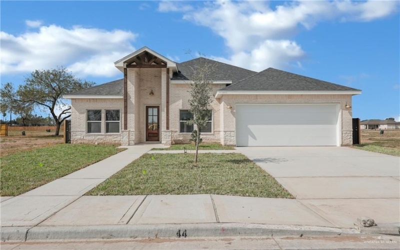 8015 N 48th Lane, McAllen, TX 78504, 4 Bedrooms Bedrooms, ,3 BathroomsBathrooms,Residential,For Sale,8015 N 48th Lane,0,487484