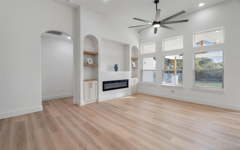 1607 Amanda Avenue, Fort Worth, TX 76105, 3 Bedrooms Bedrooms, ,2 BathroomsBathrooms,Residential,For Sale,1607 Amanda Avenue,0,21117642