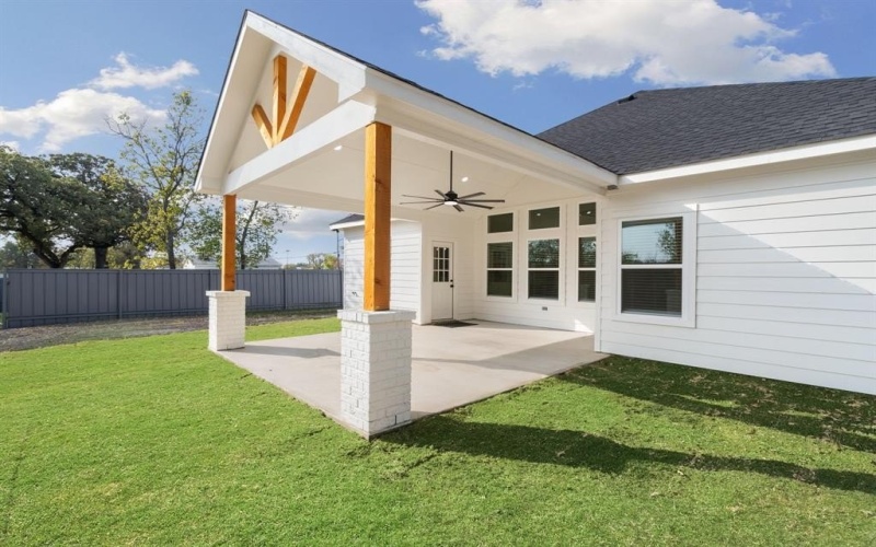 1607 Amanda Avenue, Fort Worth, TX 76105, 3 Bedrooms Bedrooms, ,2 BathroomsBathrooms,Residential,For Sale,1607 Amanda Avenue,0,21117642