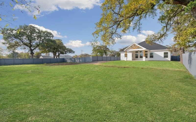 1607 Amanda Avenue, Fort Worth, TX 76105, 3 Bedrooms Bedrooms, ,2 BathroomsBathrooms,Residential,For Sale,1607 Amanda Avenue,0,21117642