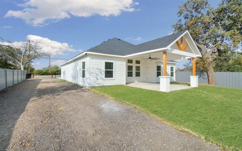 1607 Amanda Avenue, Fort Worth, TX 76105, 3 Bedrooms Bedrooms, ,2 BathroomsBathrooms,Residential,For Sale,1607 Amanda Avenue,0,21117642