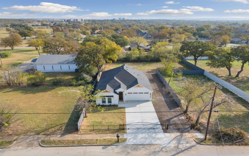 1607 Amanda Avenue, Fort Worth, TX 76105, 3 Bedrooms Bedrooms, ,2 BathroomsBathrooms,Residential,For Sale,1607 Amanda Avenue,0,21117642