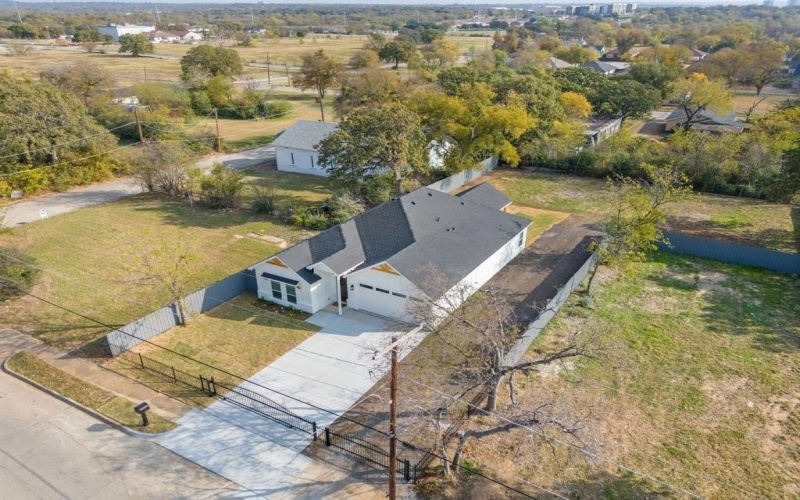 1607 Amanda Avenue, Fort Worth, TX 76105, 3 Bedrooms Bedrooms, ,2 BathroomsBathrooms,Residential,For Sale,1607 Amanda Avenue,0,21117642