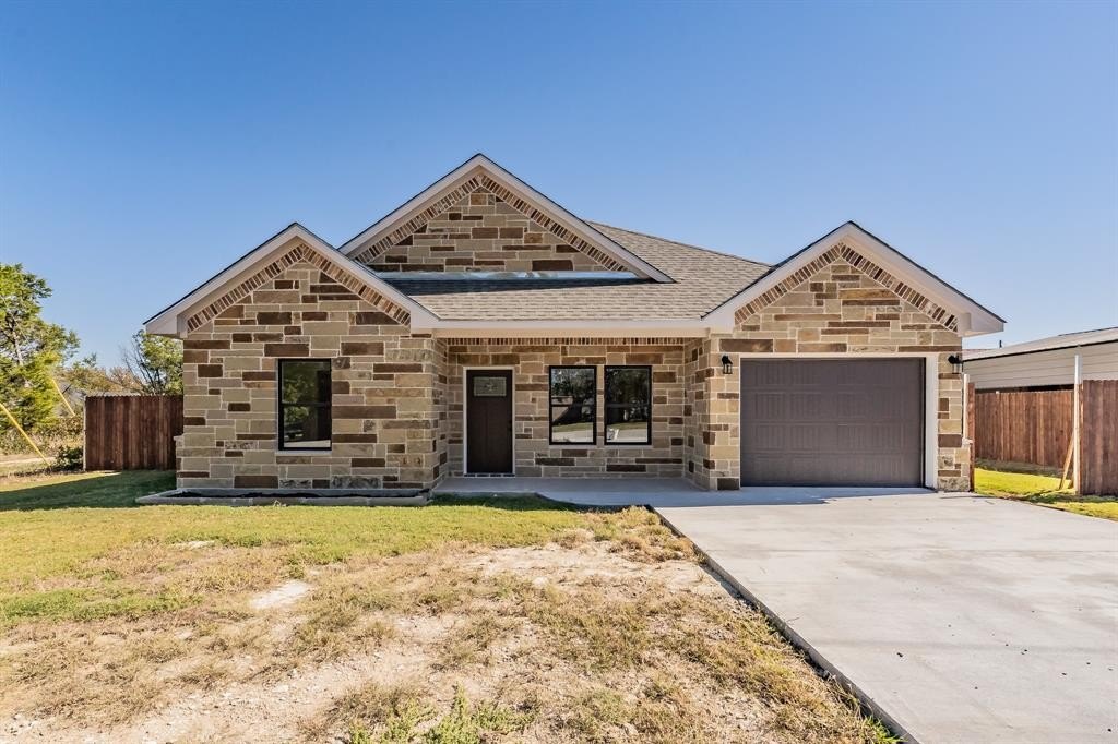 2515 Coyote Trail, Granbury, TX 76048, 3 Habitaciones Habitaciones , ,2 BañosBaños,Residential,En Venta,2515 Coyote Trail,0,21115541