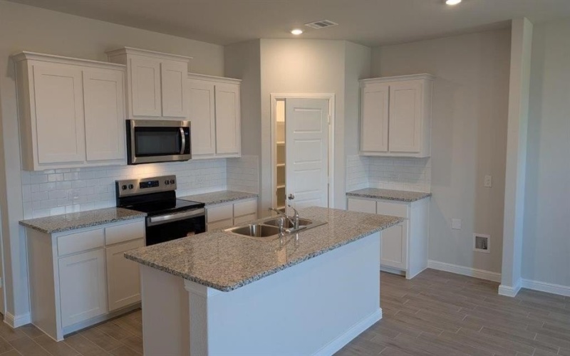 933 BOLL WEEVIL Drive, Cleburne, TX 76031, 4 Habitaciones Habitaciones , ,2 BañosBaños,Residential,En Venta,933 BOLL WEEVIL Drive,0,21116297