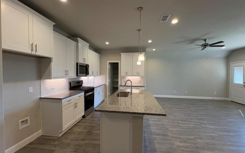 4237 CORNERSTONE Circle, Granbury, TX 76048, 4 Habitaciones Habitaciones , ,2 BañosBaños,Residential,En Venta,4237 CORNERSTONE Circle,0,21116595