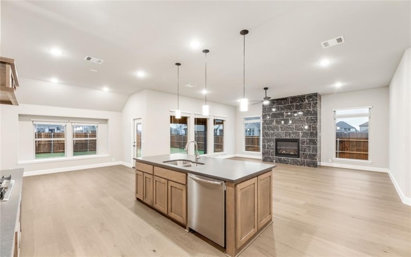 905 Denham Drive, Red Oak, TX 75154, 4 Bedrooms Bedrooms, ,3 BathroomsBathrooms,Residential,For Sale,905 Denham Drive,0,21116853