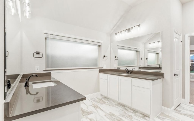 905 Denham Drive, Red Oak, TX 75154, 4 Bedrooms Bedrooms, ,3 BathroomsBathrooms,Residential,For Sale,905 Denham Drive,0,21116853