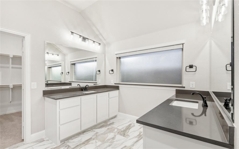 905 Denham Drive, Red Oak, TX 75154, 4 Bedrooms Bedrooms, ,3 BathroomsBathrooms,Residential,For Sale,905 Denham Drive,0,21116853