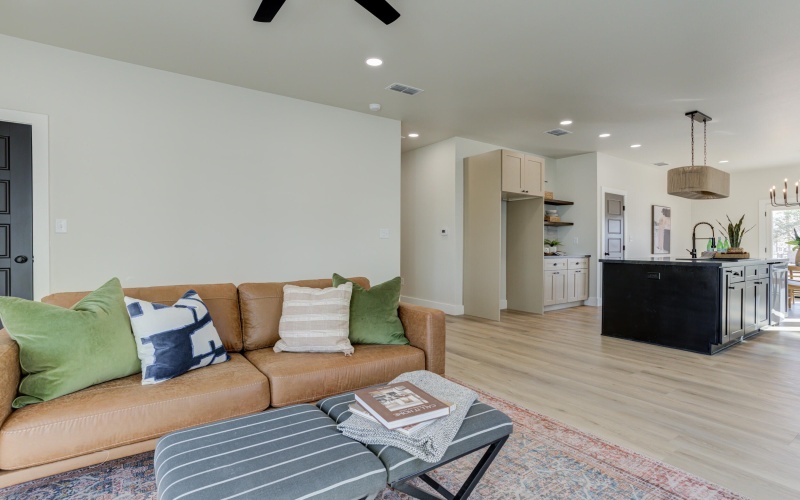 305 SW Ave L, Seminole, TX 79360, 3 Habitaciones Habitaciones , ,2 BañosBaños,Residential,En Venta,305 SW Ave L,0,202563384