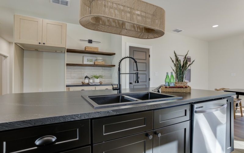 305 SW Ave L, Seminole, TX 79360, 3 Habitaciones Habitaciones , ,2 BañosBaños,Residential,En Venta,305 SW Ave L,0,202563384